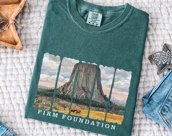 Camiseta Firm Foundation, top con estampado de acuarela estilo boho de Comfort Colors, regalo de viaje vintage para mujeres, fe cristiana, linda ropa occidental