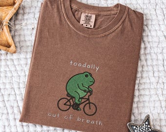 Besticktes Kröten-T-Shirt, Komfortfarben, lustiges Radfahren-T-Shirt, Frosch-Fitness-Humor, niedliches Tiergeschenk