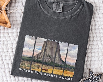 Camiseta Where The Spirit Roams, ropa vaquera adorable, regalo de viaje vintage para mujer, top con estampado bohemio de acuarela de Comfort Colors