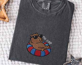Camiseta bordada "No Cap Summer", blusa Comfort Colors Unhinged Capybara, roupa divertida para férias de verão, presente fofo de animal