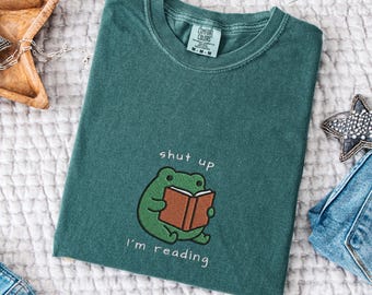 Besticktes Shut Up I'm Reading T-Shirt, Komfortfarben, lustiges Buch-Liebhaber-Kleid, süßes Tiergeschenk, Dummer Lesefrosch