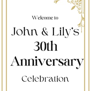 Könnte beinhalten: Ein goldgerahmtes Schild mit einer dekorativen Verzierung oben rechts. Das Schild lautet "Willkommen zu John & Lilys 30. Hochzeitstag".