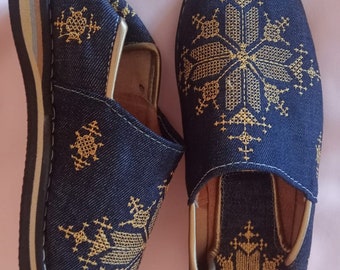 Comfy Handmade Moroccan Leather and Denim Slippers - Hand-Embroidered Berber Design, Size 8, One-of-a-Kind Piece.