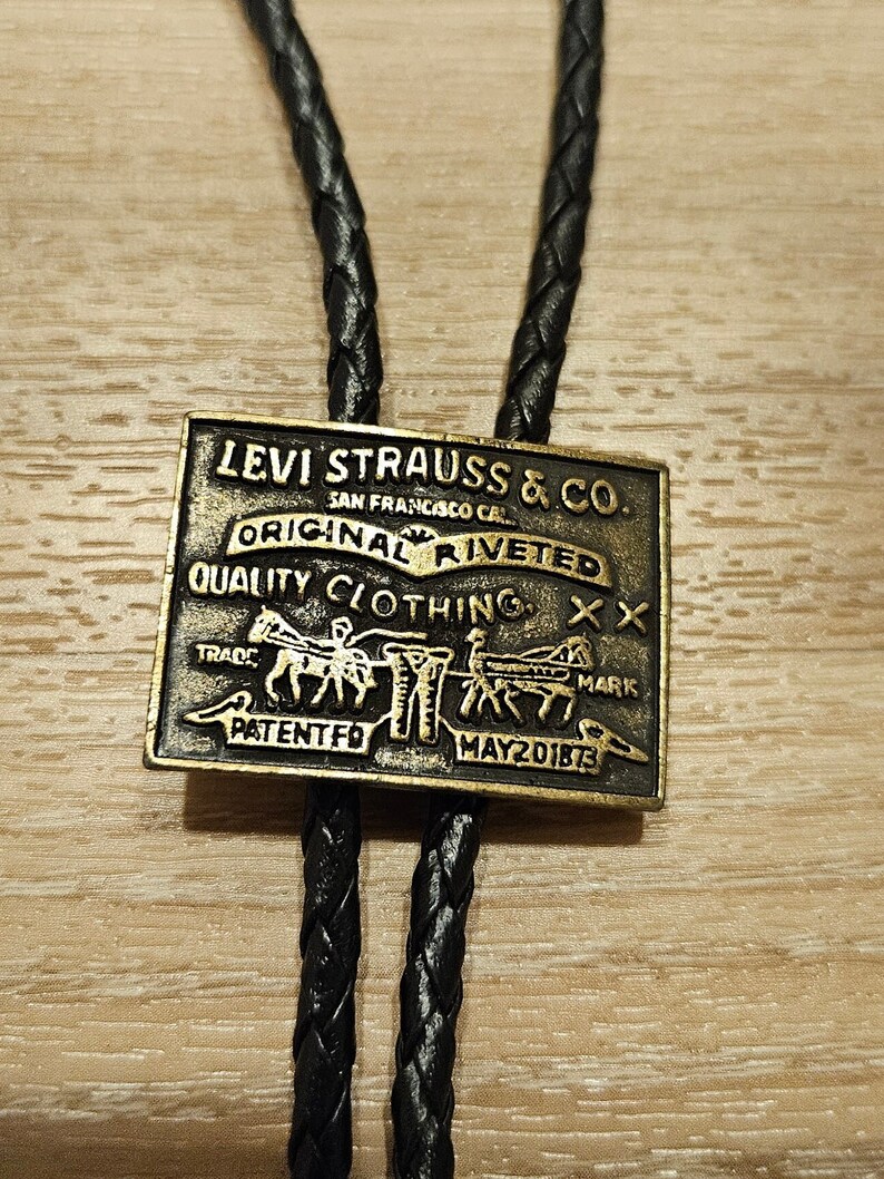 LIANCHI Western Bolo Tie For Men & Women – Adjustable Leather Cord With Zinc Alloy Pendant, Vintage Cowboy Style