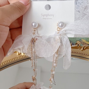 Floral earrings, Floral pearl earrings, Floral bridal earrings, Pearl and flower earrings bridal,Bridal flower earrings,Boho bride earrings