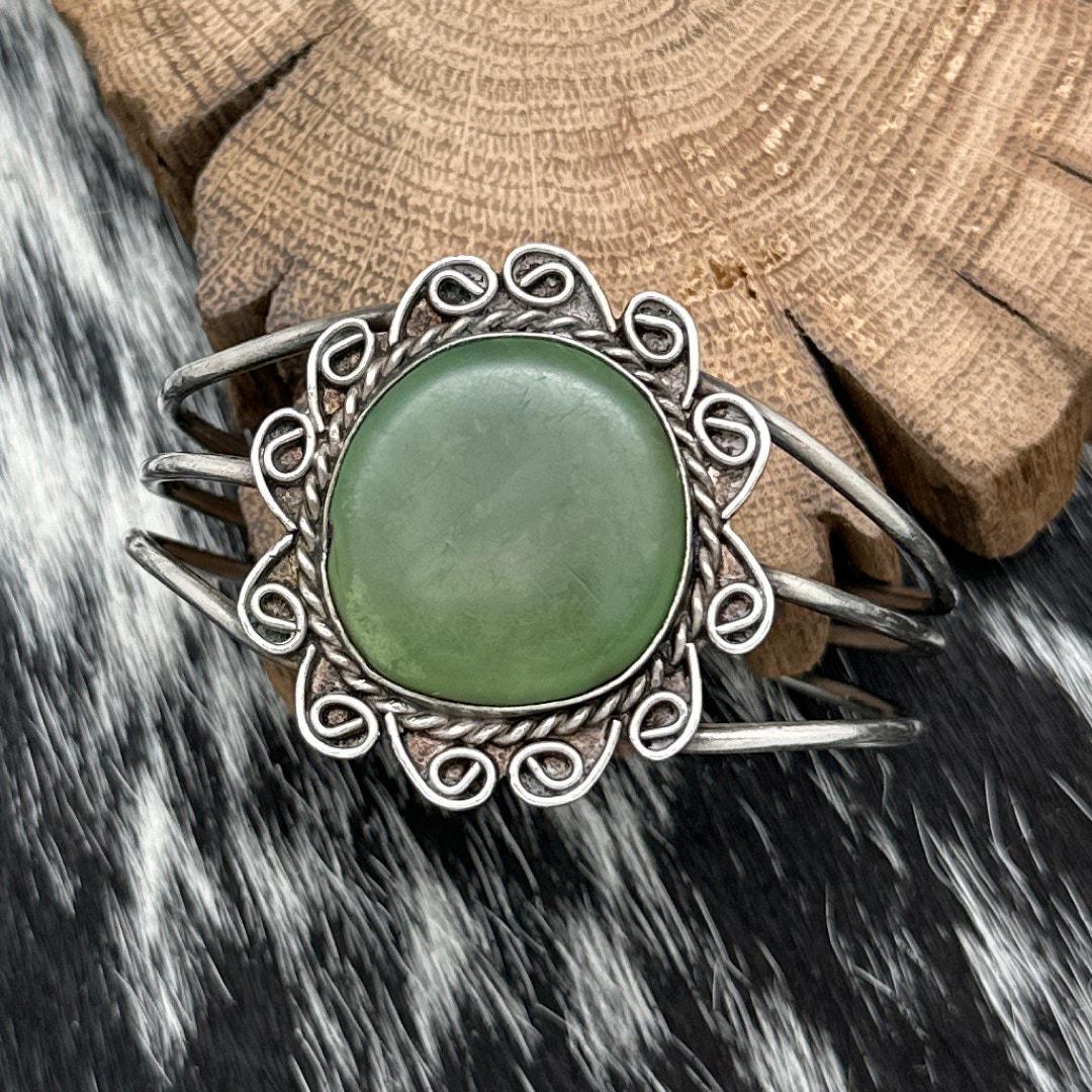 1940s Native American NAVAJO Sterling Silver & Jade Cuff Bracelet
