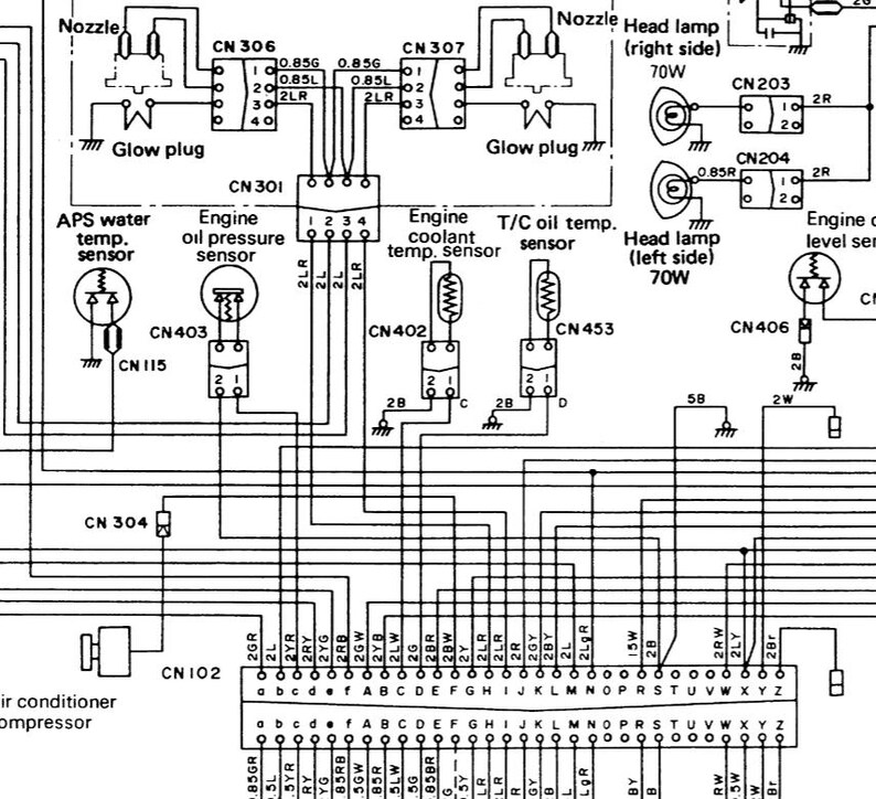 Pode incluir: Diagrama esquem&aacute;tico detalhado do sistema el&eacute;trico de um autom&oacute;vel, com v&aacute;rios sensores, conectores e fia&ccedil;&atilde;o. Inclui r&oacute;tulos para componentes como o sensor de temperatura da &aacute;gua APS, o sensor de press&atilde;o do &oacute;leo do motor e os far&oacute;is.