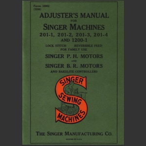 以下が含まれることがあります： シンガーミシン、モデル201-1、201-2、201-3、201-4、および1200-1の調整マニュアルの緑色の表紙。表紙には、赤とオレンジ色のシンガーミシンのロゴが描かれています。