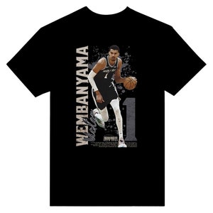 Victor Wembanyama - T-shirt unisexe à col rond San Antonio Spurs (Noir/Gris foncé)