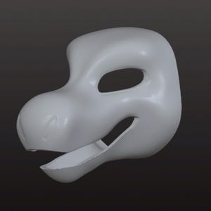 Könnte beinhalten: Eine glatte, weiße, dinosaurierartige Maske mit großen Augenöffnungen und einem breiten, offenen Mund. Die Maske ist ein fester, dreidimensionaler Gegenstand, wahrscheinlich für Kostüm- oder Cosplay-Zwecke. Das Design ist schlicht und sauber.