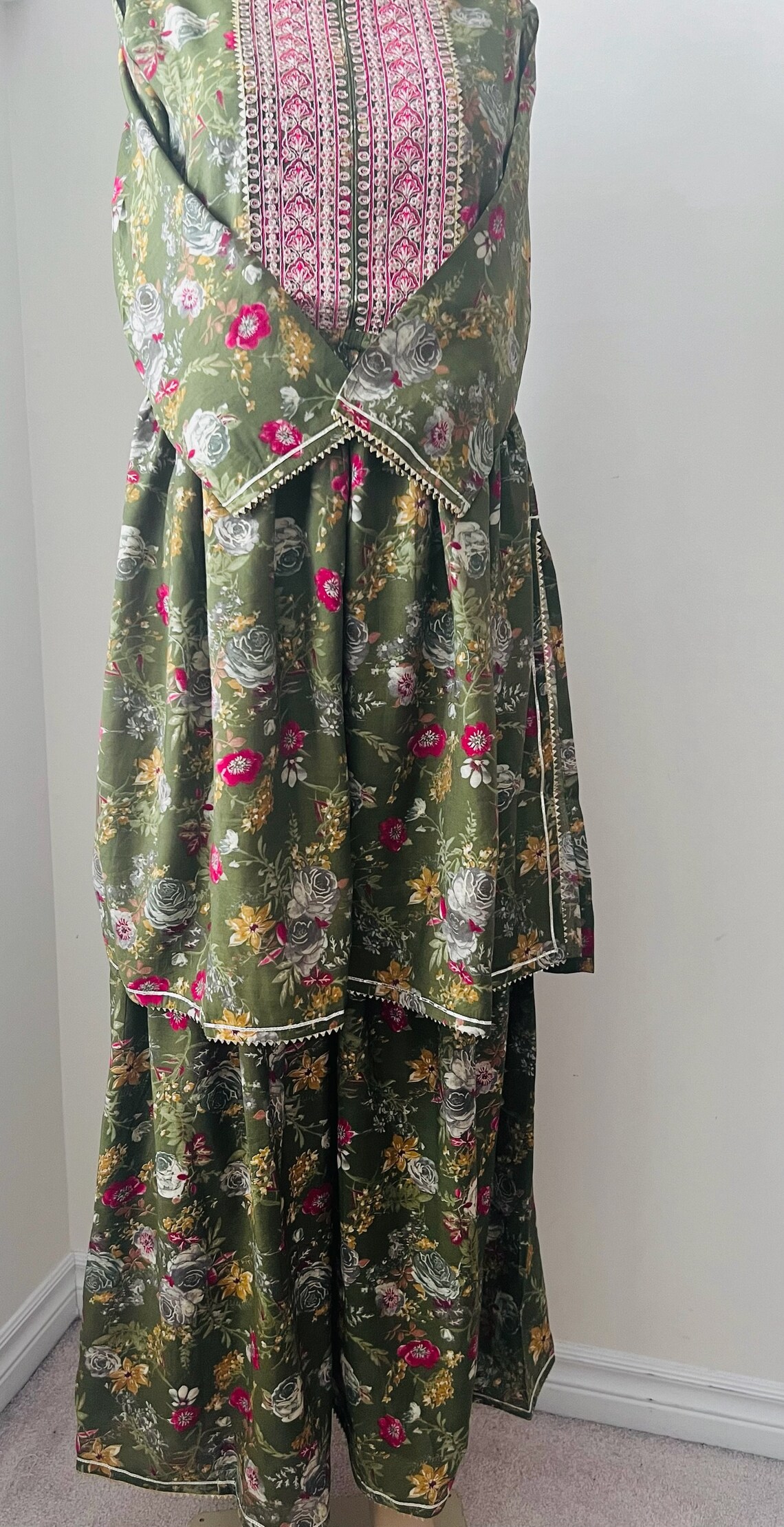 Pakistani & Indian Ethnic Kurta Pant Set with Tassel Dupatta