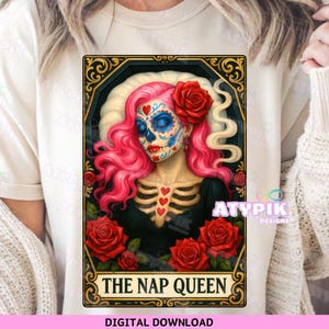 Nickerchen Königin Lustige Tarot Karte PNG, Frau Skelett Mutter Sublimationsdesign, Witchy Vibes Schädel Mama T-Shirt Becher PNG Datei, digitaler Download Dtf