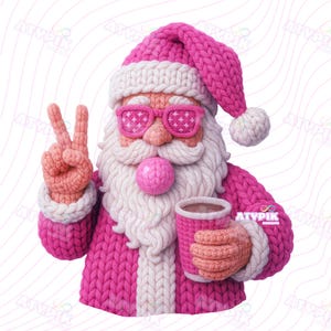 Könnte beinhalten: Eine gestrickte Weihnachtsmannfigur in Rosa und Weiß, mit Sonnenbrille mit sternförmigen Gläsern. Er hält eine rosa Tasse und zeigt mit den Fingern das Friedenszeichen. Die Figur hat einen weißen Bart und Schnurrbart.