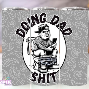 Divertente tumbler avvolgente per uomo con scritta "Fare schifo da papà", tumbler da 20 once sarcastico per la festa del papà, design a sublimazione in formato PNG, regalo per la festa del papà, tumbler chicano papa