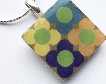 Unusual folk Retro inspired Flower Pattern Print Crafted Ceramic Resin 16-17.5" Necklace Pendant Gift