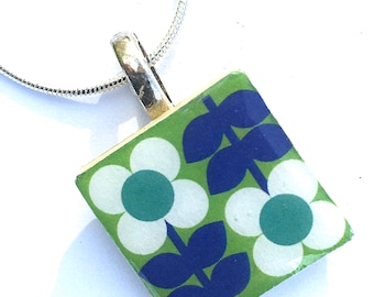 Unusual folk Retro inspired Flower Pattern Scandinavian Green Retro Print Crafted Ceramic Resin 16-17.5" Necklace Pendant Gift