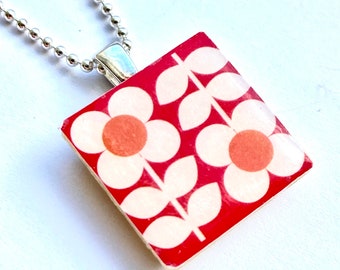 New Collection Sterling Silver Retro Flower Pattern Scandinavian Red Print Crafted Ceramic Resin Pendant Necklace