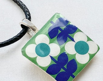 Folk Retro inspired Flower Pattern Scandinavian Retro Print Crafted Ceramic Resin pendant faux leather 17  to 19.5“ necklace.