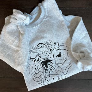 Sudadera Gildan Heavy Blend™ con bordado "Friends" / Moda caprichosa / Conjunto informal / Moda unisex / Sudadera con cuello redondo y dibujos animados