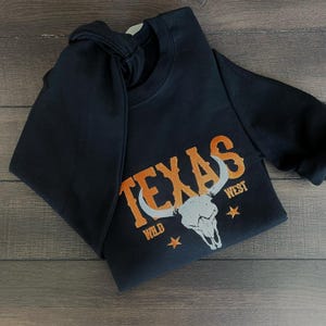 Texas Longhorn Crewneck – Embroidered Gildan Sweatshirt, Western Cowgirl Pullover, Southern Pride Gift, Rodeo Outfit Sweatshirt