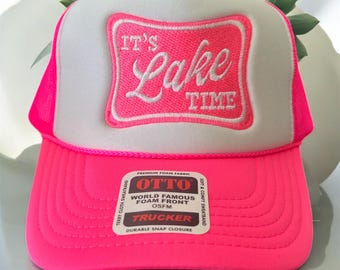 It&#39;s Lake Time Snapback Hat – Embroidered Foam Trucker Hat for Lake Days, Summer Boating Cap, Otto Foam Hat, Lake Life Gift for Him or Her