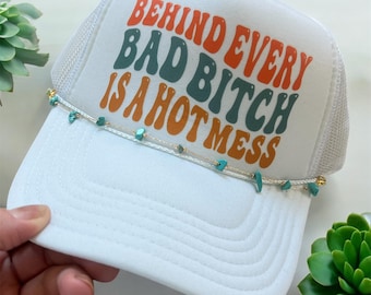 Bakom varje dålig slyna finns en röra – Rolig broderad Otto Foam Snapback Trucker-keps, djärv grafisk uttalandekeps