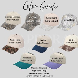 Puede incluir: Una gu&iacute;a de colores con ocho gorras de b&eacute;isbol con varios dise&ntilde;os de visera y corona. Los estilos incluyen leopardo lavado, estampado de madera, estampado de camuflaje, mezclilla, jean menta y te&ntilde;ido anudado. Cada gorra tiene una corona de color natural. El texto dice "Talla &uacute;nica, correa ajustable, Contenido: 100% algod&oacute;n."