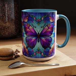Taza de café con diseño de vitral con detalles de mariposas: taza artística vibrante, artículos para beber coloridos, regalo para ella, decoración del hogar, taza para amantes de las mariposas imagen 9