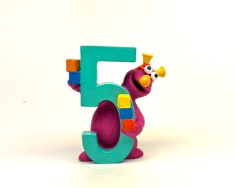 Honker plastic figure cake topper