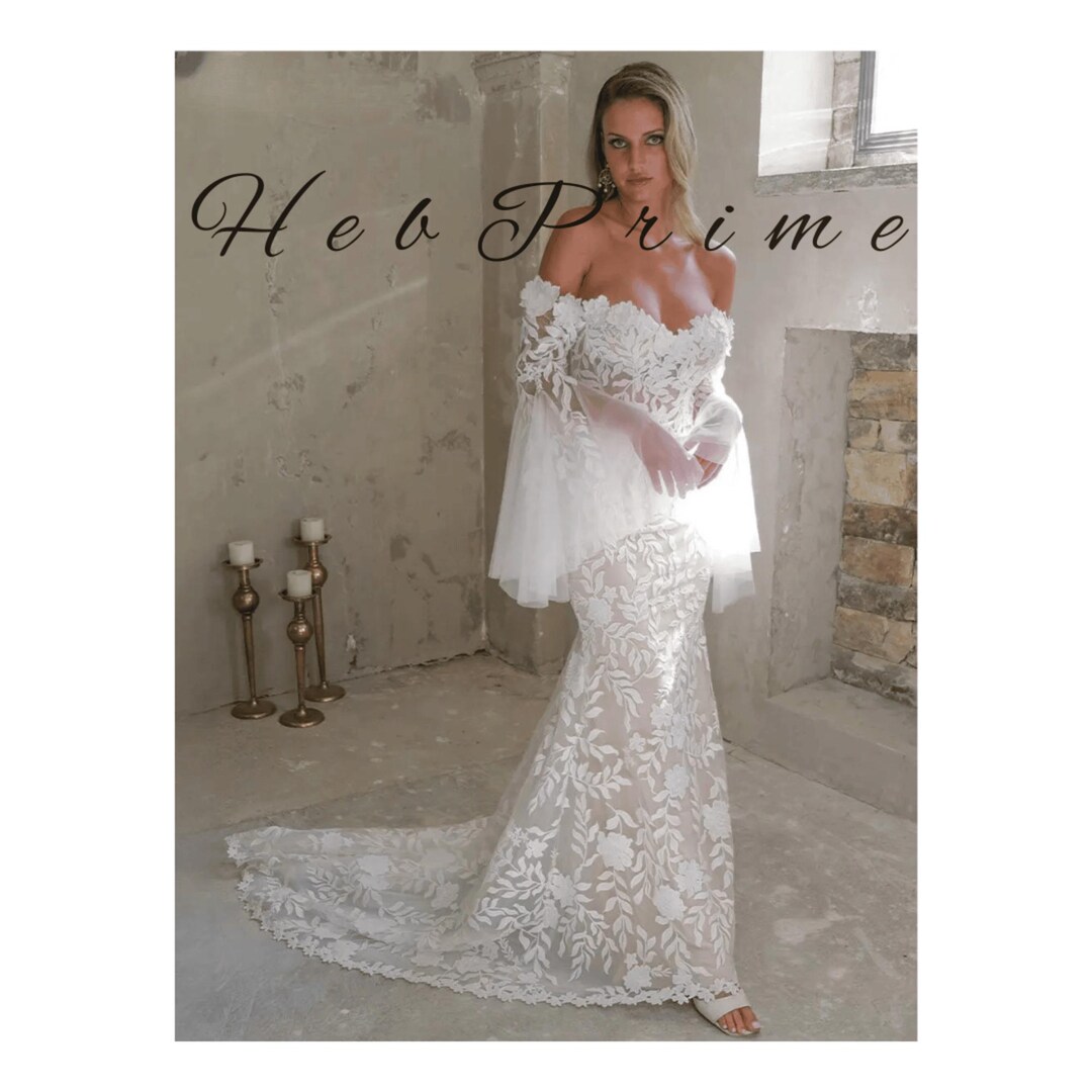 Mermaid Fit-and-Flare Wedding Dress with Stunning Bridal Details