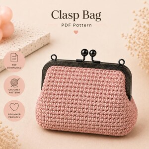 Pode incluir: Uma bolsa de fecho rosa de crochê com uma moldura de metal preta. A imagem mostra o texto "Clasp Bag PDF Pattern" e ícones para download em PDF, padrão de crochê e para iniciantes.