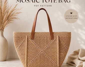 Puede incluir: Un bolso tote de mosaico tejido a ganchillo con asas de cuero marrón. La bolsa es de color beige y presenta un diseño geométrico. El texto en la imagen dice "Mosaic Tote Bag" y "Crochet Pattern". La bolsa es un patrón PDF con instrucciones paso a paso.