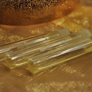 Niona Perfume. Beautiful blend of healing oils. A highly seductive and luxurious fragrance. Deep sultry notes to awaken your inner Goddess.