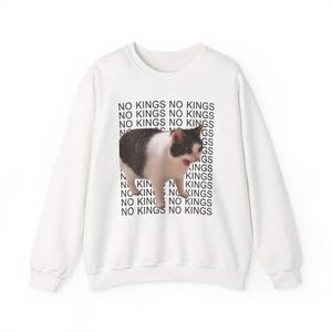 Screaming cat meme sweatshirt, "no kings in america" sweatshirt, Protest sweatshirt, Anti-MAGA sweatshirt, Funny cat sweatshirt, 2ky t-shirt