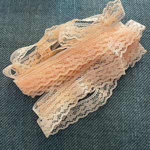 Vintage Scalloped Edge Peach Lace-- 3 Yards