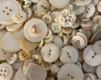 Classic Frost White Buttons 3/4 30L 19MM 24 Each With Rim Face 4