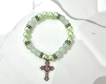 Green Pearl Cross Bracelet: Handmade Beaded Charm Bracelet