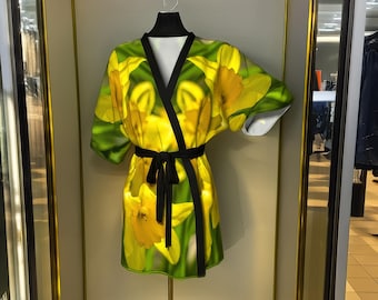 Handmade Silk Kimono Robe: Daffodil Print Short Bathrobe
