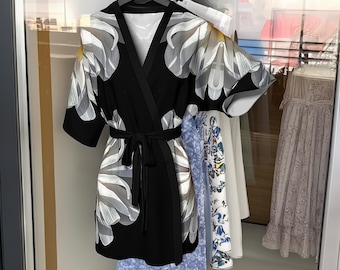 Handmade Silk Kimono Robe: Star Magnolia Print Short Bathrobe