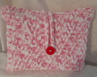Protective crochet booksleeve & bookmark. Pink and white handmade chunky book case and matching bookmark.