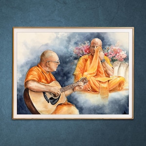 Può includere: Dipinto ad acquerello di due monaci in abiti arancioni. Uno suona una chitarra acustica, mentre l'altro è seduto con le mani giunte vicino a una composizione floreale. L'opera è incorniciata in una cornice color oro.