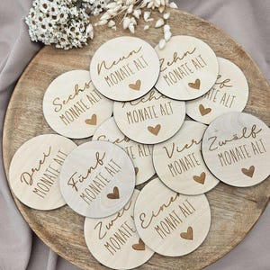 12 Meilensteinkarten aus Holz / Babys erstes Lebensjahr / Runde Holzschilder Babyshooting mit Herz / Babyfotos Zubehör / Geburt / Babyparty