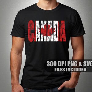 Könnte beinhalten: Schwarzes T-Shirt mit dem Wort "CANADA" in abgenutzten roten und weißen Buchstaben, das ein Ahornblatt-Design integriert. Das Shirt zeigt auch den Text "300 DPI PNG & SVG FILES INCLUDED".