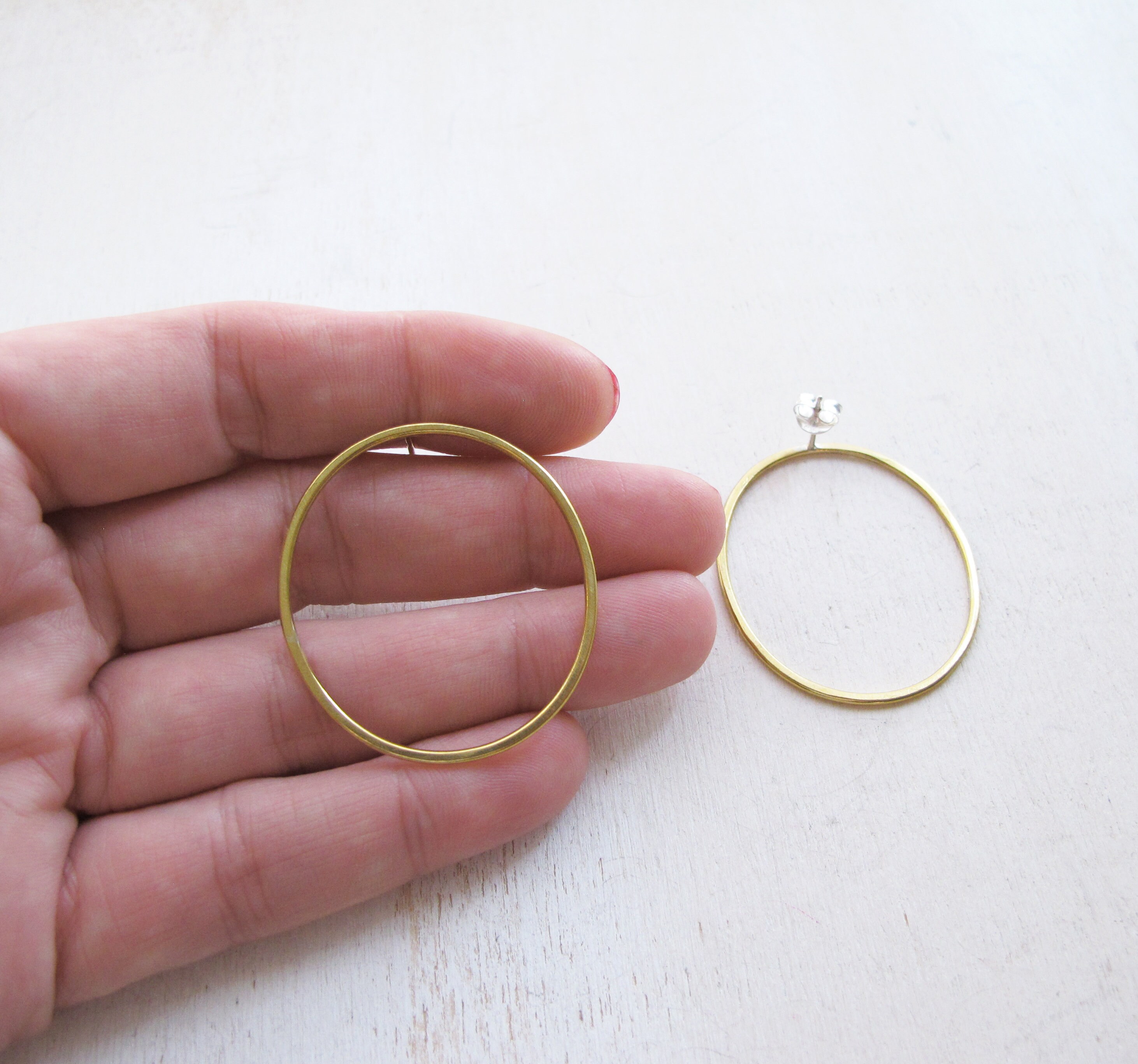 Orecchini A Cerchio Oro Filled 18k Orecchini A Cerchio Extra Large In Gold Filled 18k - Diametro 60mm, Senza Pietre, Per Un Look Bold Orecchini Cerchio Oro Filled - Foto 5