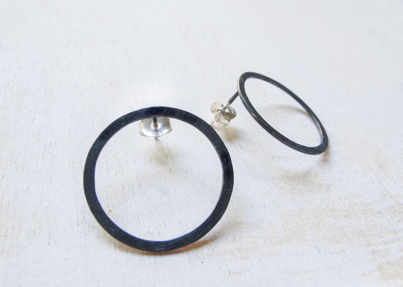 Unique Gift, handmade silver circle stud earrings and choker neclace for women, contemporary jewelry set, oxidized silver jewelry set image 3