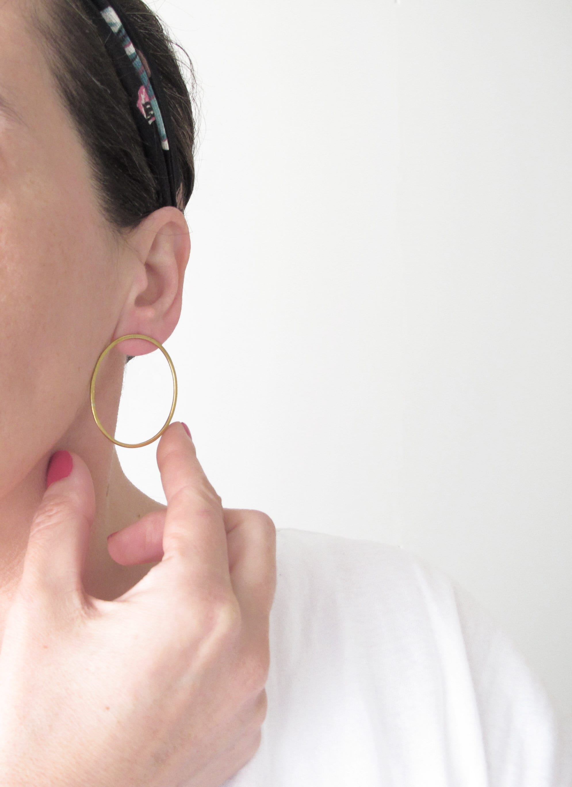 Orecchini A Cerchio Oro Filled 18k Orecchini A Cerchio Extra Large In Gold Filled 18k - Diametro 60mm, Senza Pietre, Per Un Look Bold Orecchini Cerchio Oro Filled - Foto 4