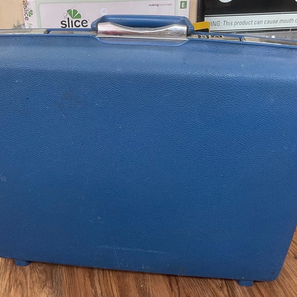Vintage Saturn 400 Blue w/silver accents  Samsonite Suitcase