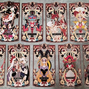 Cartas de tarot de metal de la serie Hazbin y de la serie Helluva Boss