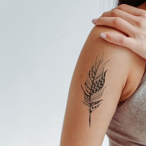 Boho Feather Temporary Tattoo with Intricate Spiritual Patterns – Symbol of Freedom and Nature&#39;s Harmony - Easy to apply