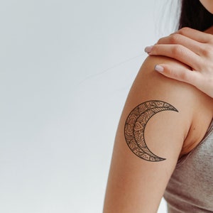 Elegant Crescent Moon Temporary Tattoo – Fine Line Fake Tattoo with Intricate Boho Mandala Patterns for Spiritual Vibes